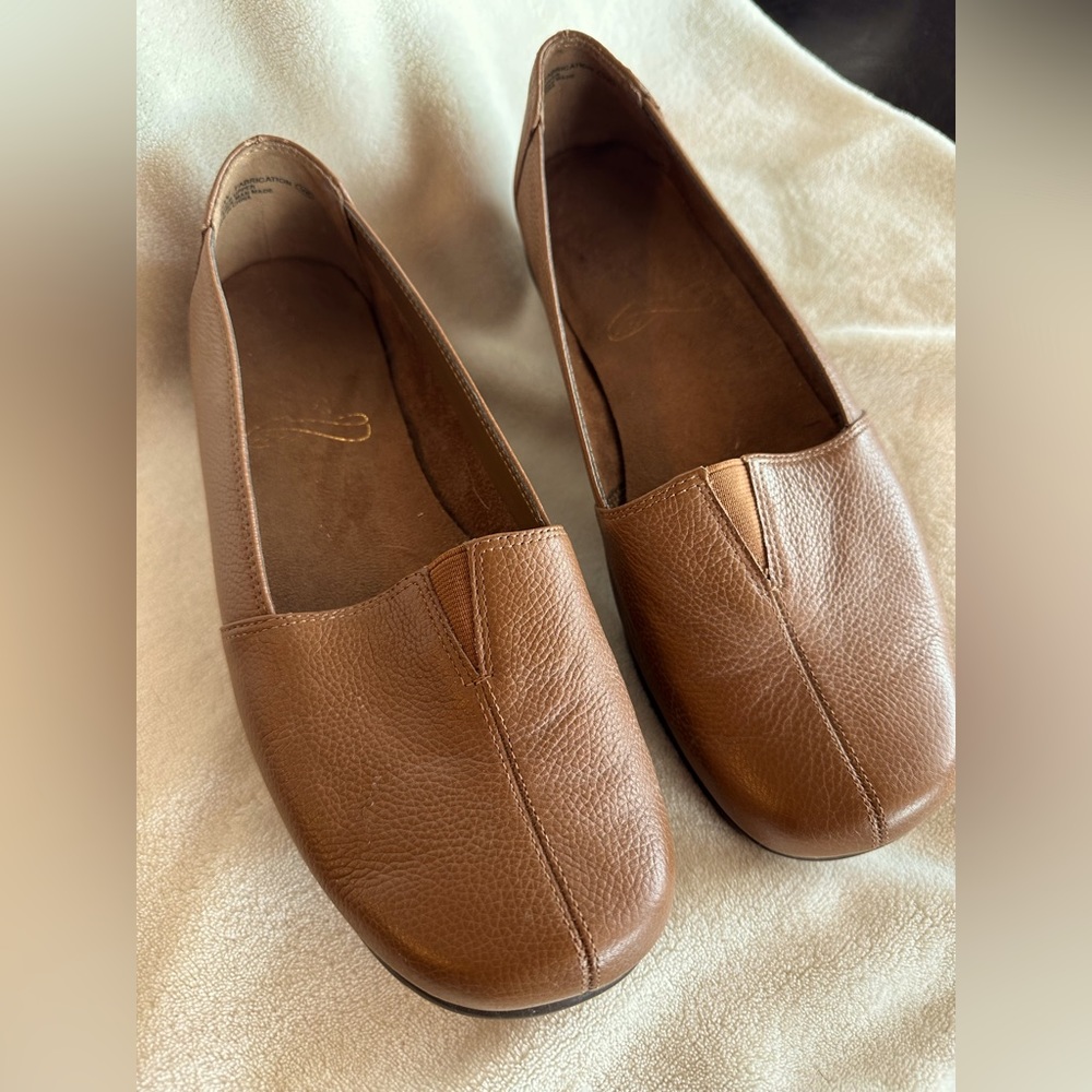 Aerosols comfort loafers. 8 1/2 w.